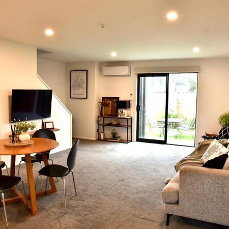 Close To Arena And One Kilometer From Railway Station Onsite Ev Car Park Christchurch Bagian luar foto