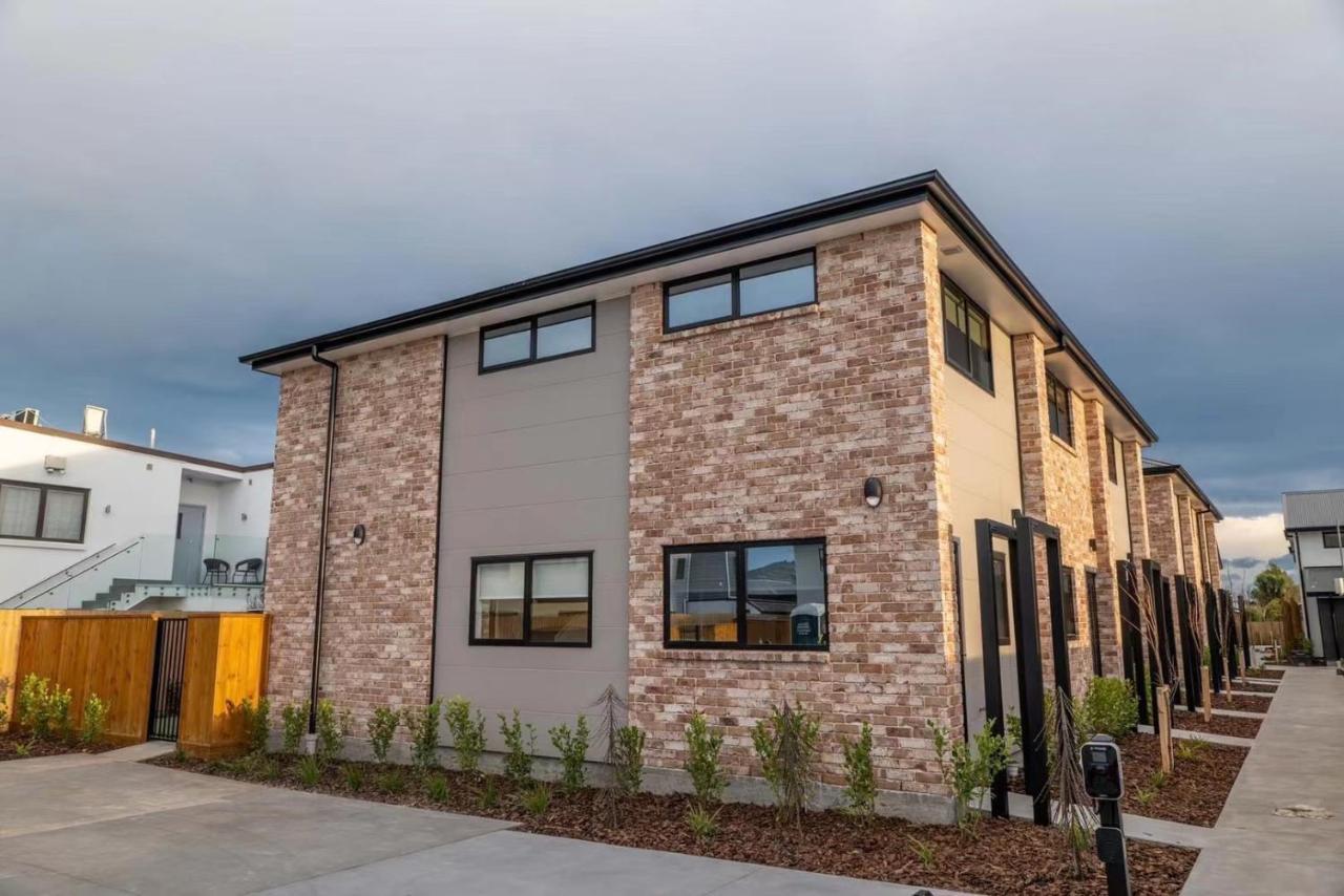 Close To Arena And One Kilometer From Railway Station Onsite Ev Car Park Christchurch Bagian luar foto